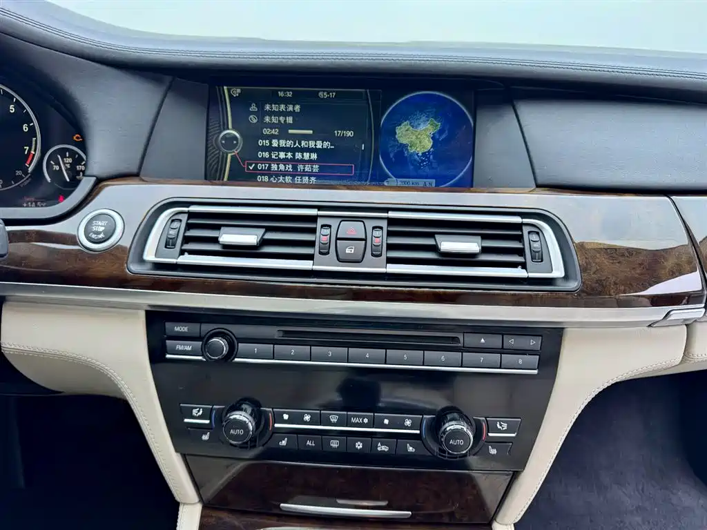 BMW BMW 7 Series 2010 760Li 2011 - thumbnail 13