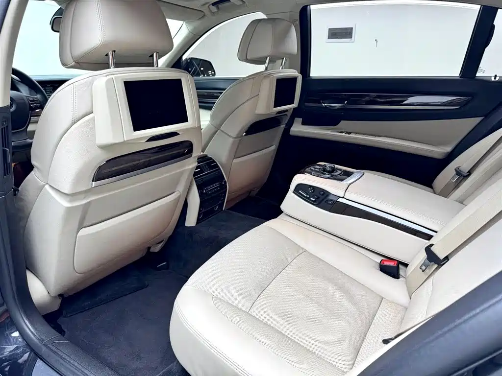 BMW BMW 7 Series 2010 760Li 2011 - thumbnail 26