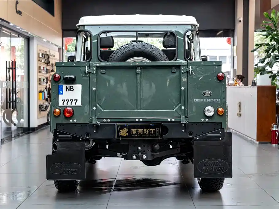 Land Rover Land Rover Defender 2.2L Diesel Euro-spec 2018 - thumbnail 5