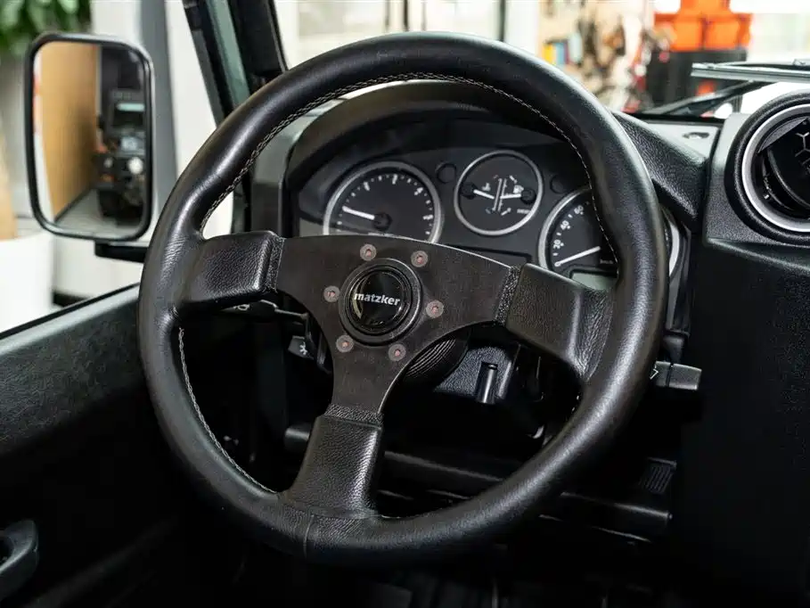 Land Rover Land Rover Defender 2.2L Diesel Euro-spec 2018 - thumbnail 12