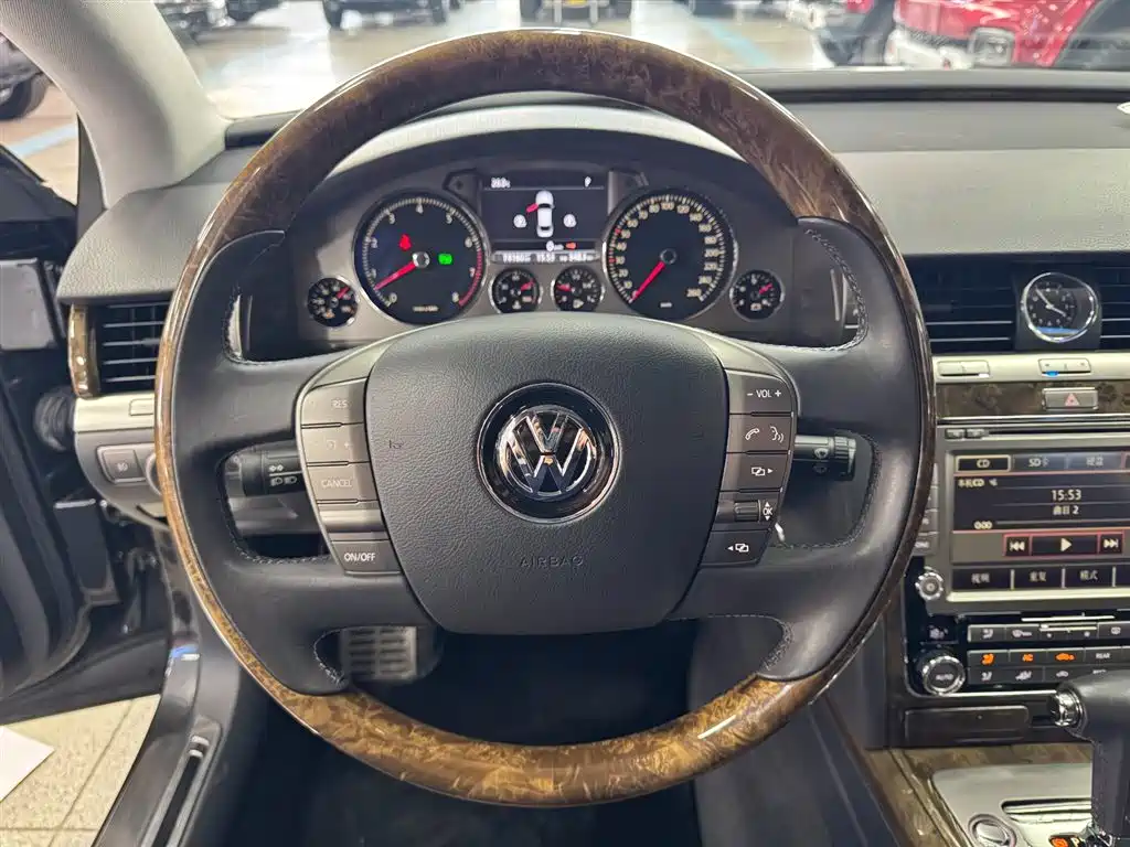 Volkswagen Phaeton 2012 3.6L Exclusive Custom Edition 2012 - thumbnail 12
