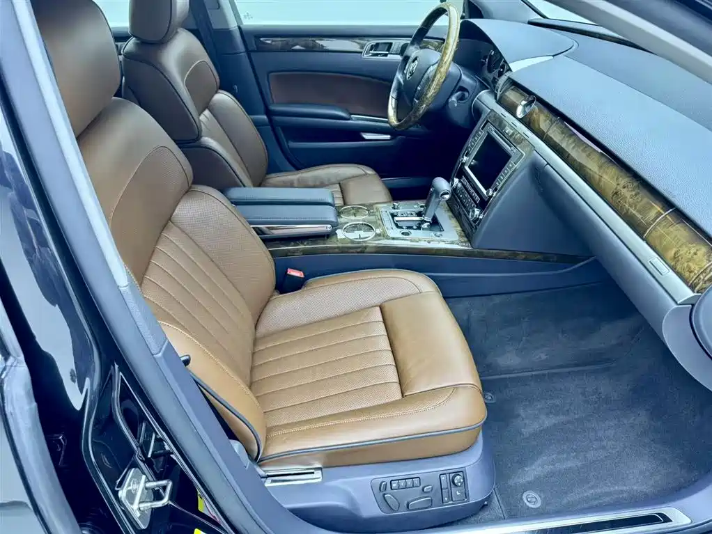 Volkswagen Phaeton 2012 3.6L Exclusive Custom Edition 2012 - thumbnail 17