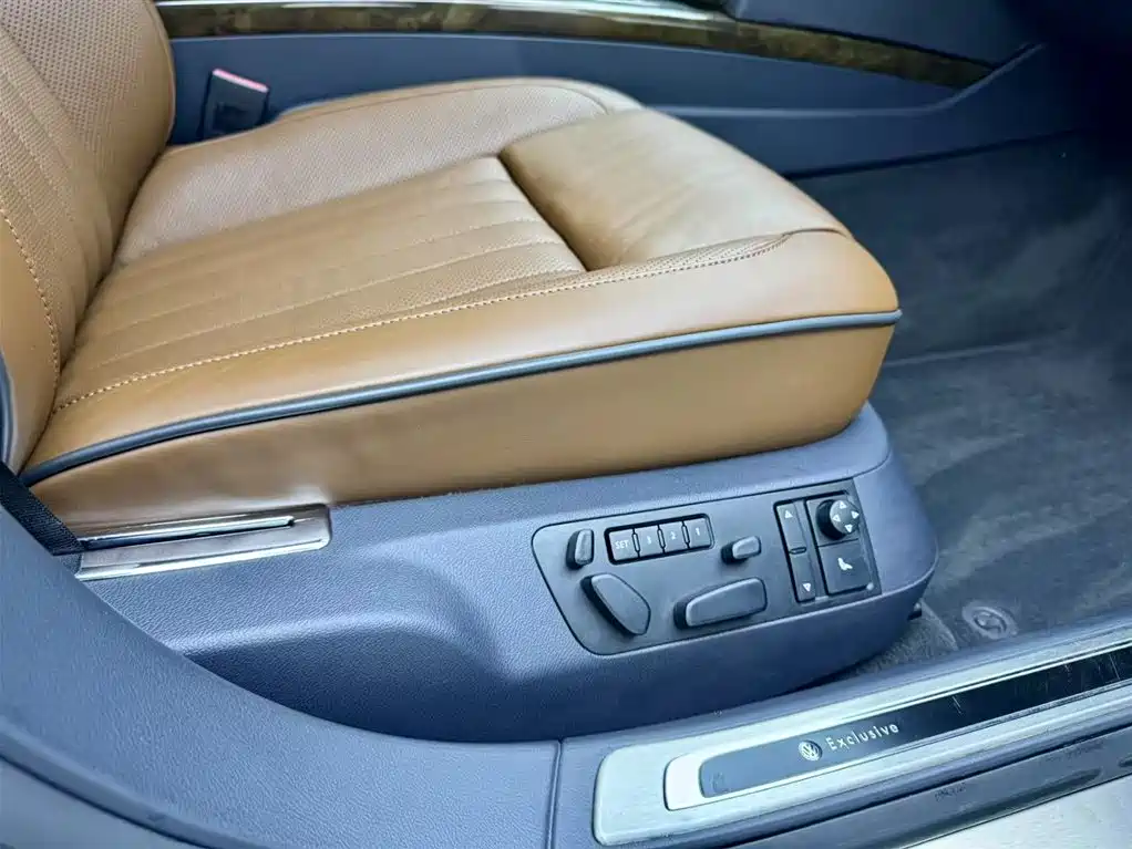 Volkswagen Phaeton 2012 3.6L Exclusive Custom Edition 2012 - thumbnail 18
