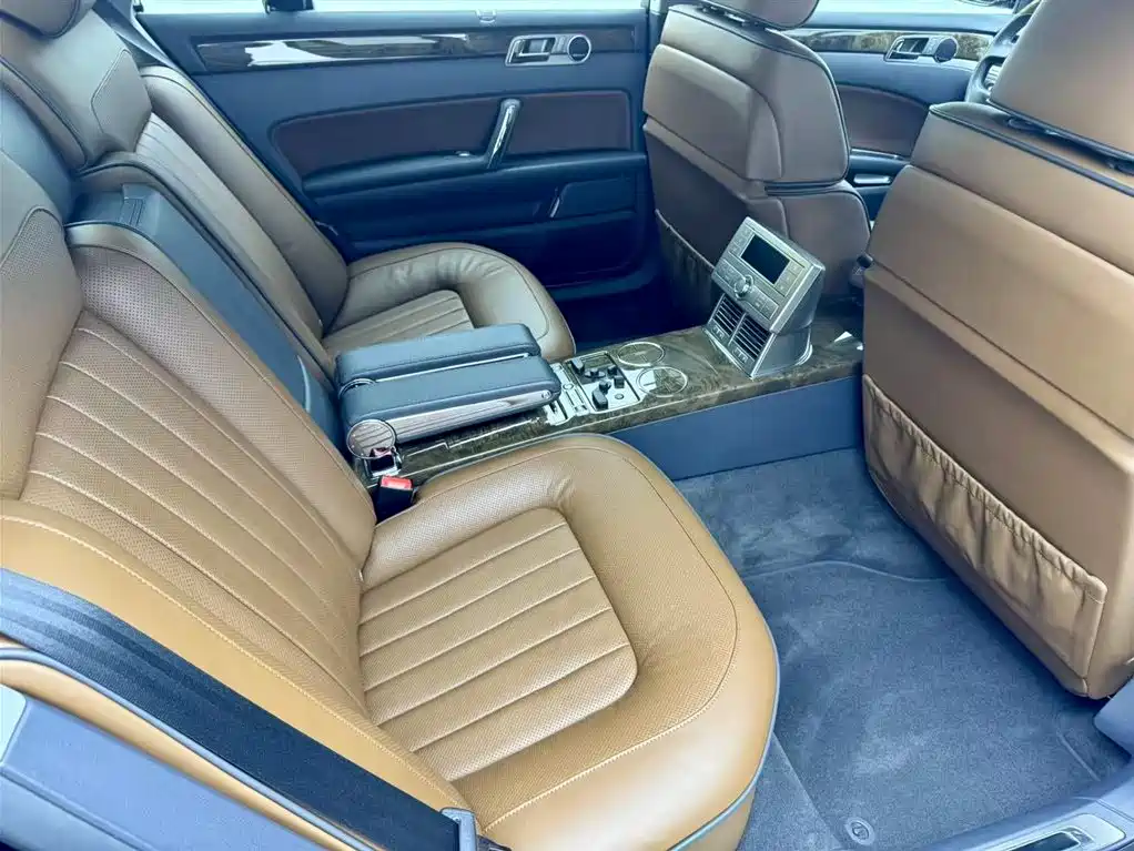 Volkswagen Phaeton 2012 3.6L Exclusive Custom Edition 2012 - thumbnail 23