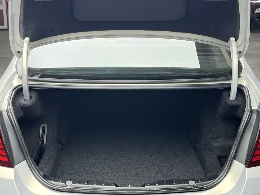 BMW BMW 5 Series 2011 535Li Leading Edition 2011 - thumbnail 23