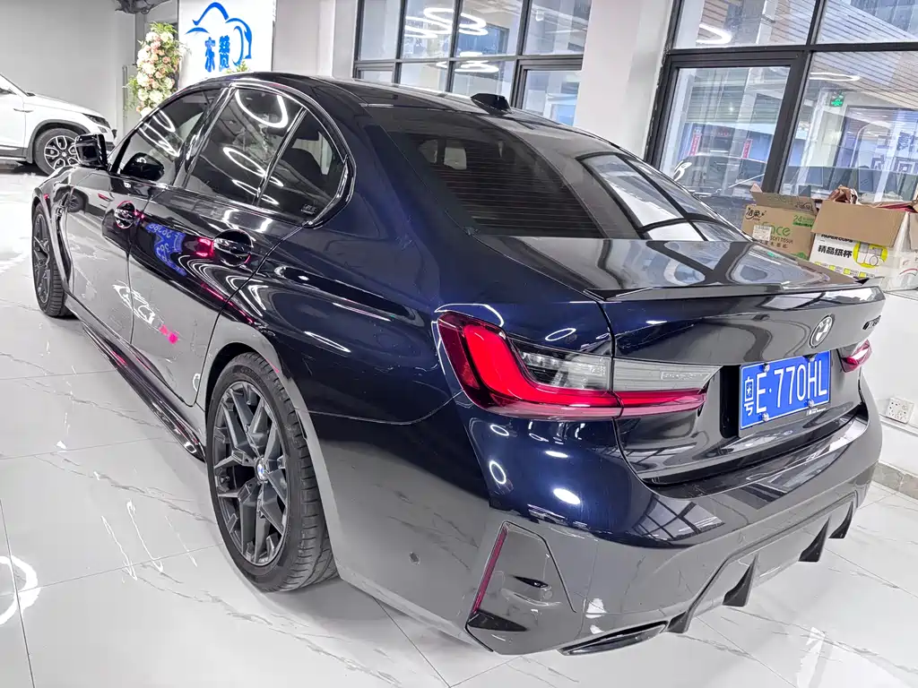 BMW BMW 3 Series 2025 330i M Sport Shadow Night Package 2025 - thumbnail 7