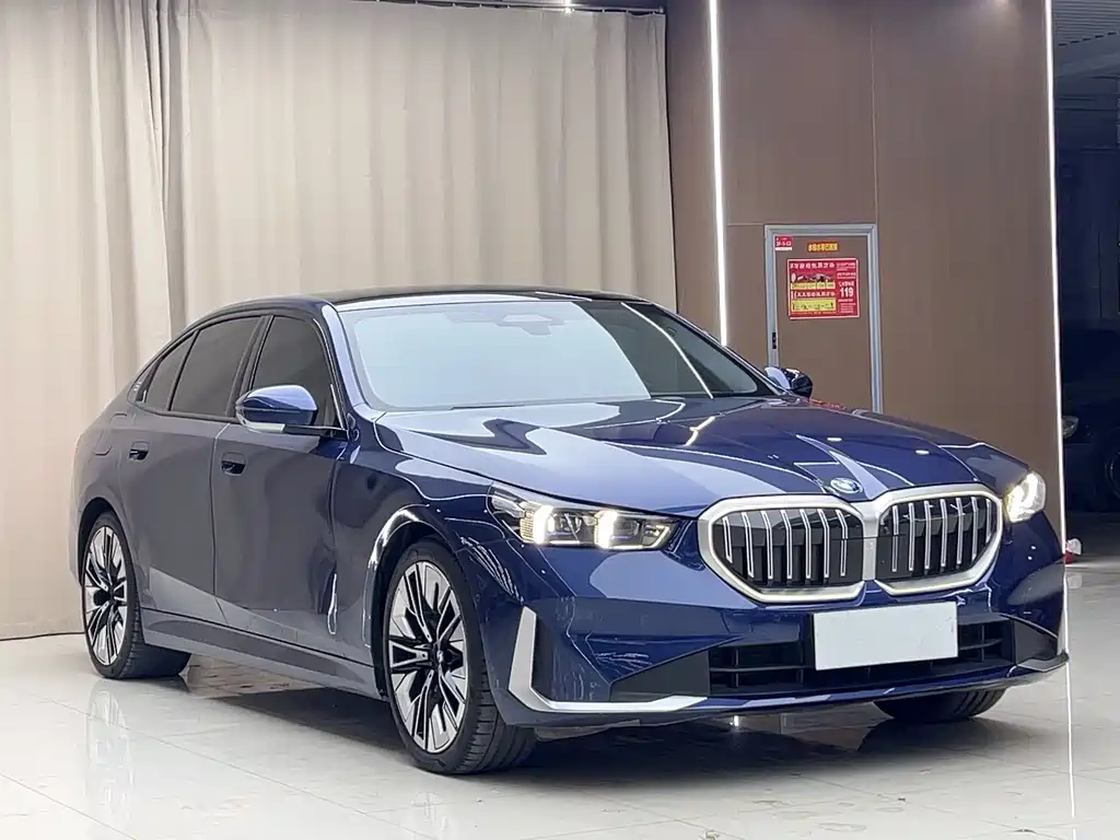 BMW BMW 5 Series 2024 530Li Luxury Package 2024 - thumbnail 3