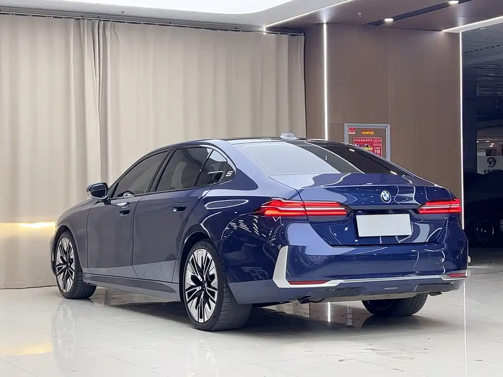 BMW BMW 5 Series 2024 530Li Luxury Package 2024 - thumbnail 19