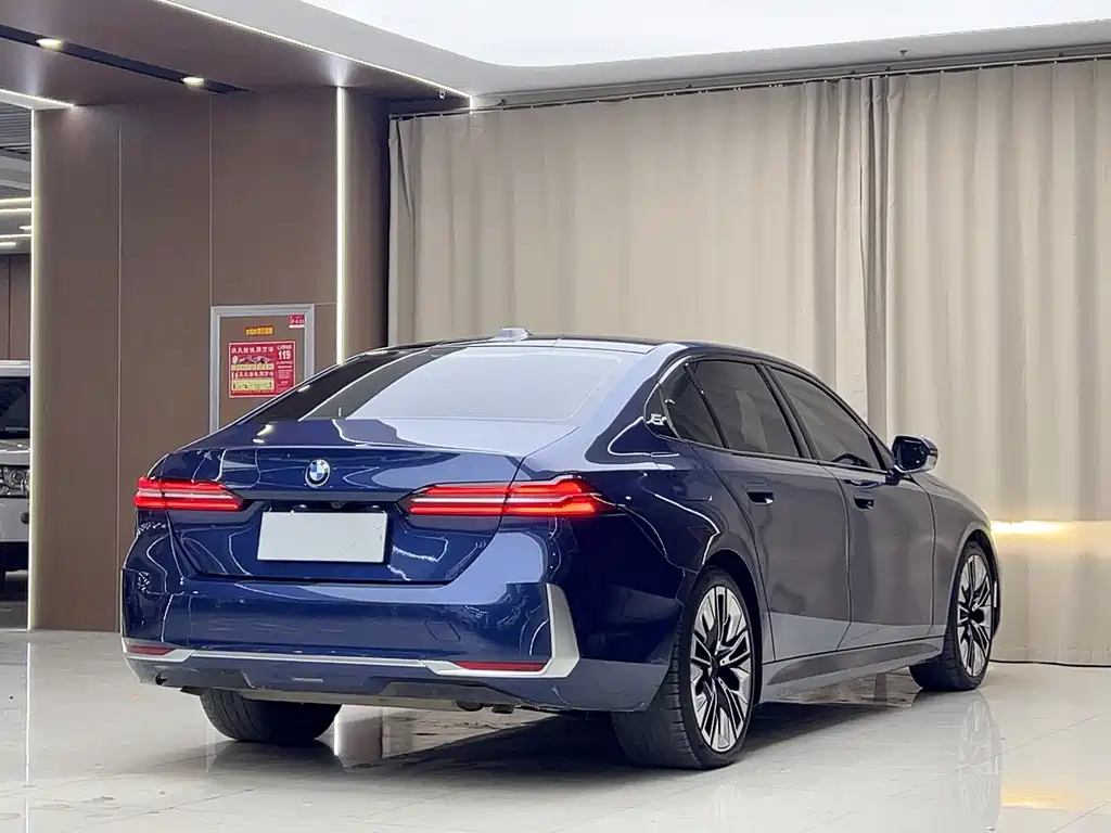 BMW BMW 5 Series 2024 530Li Luxury Package 2024 - thumbnail 20