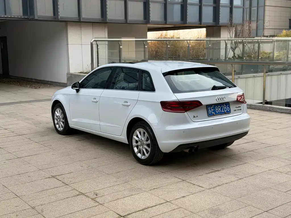 Audi Audi A3 2014 Sportback 35 TFSI Automatic Fashion Edition 2015 - thumbnail 4