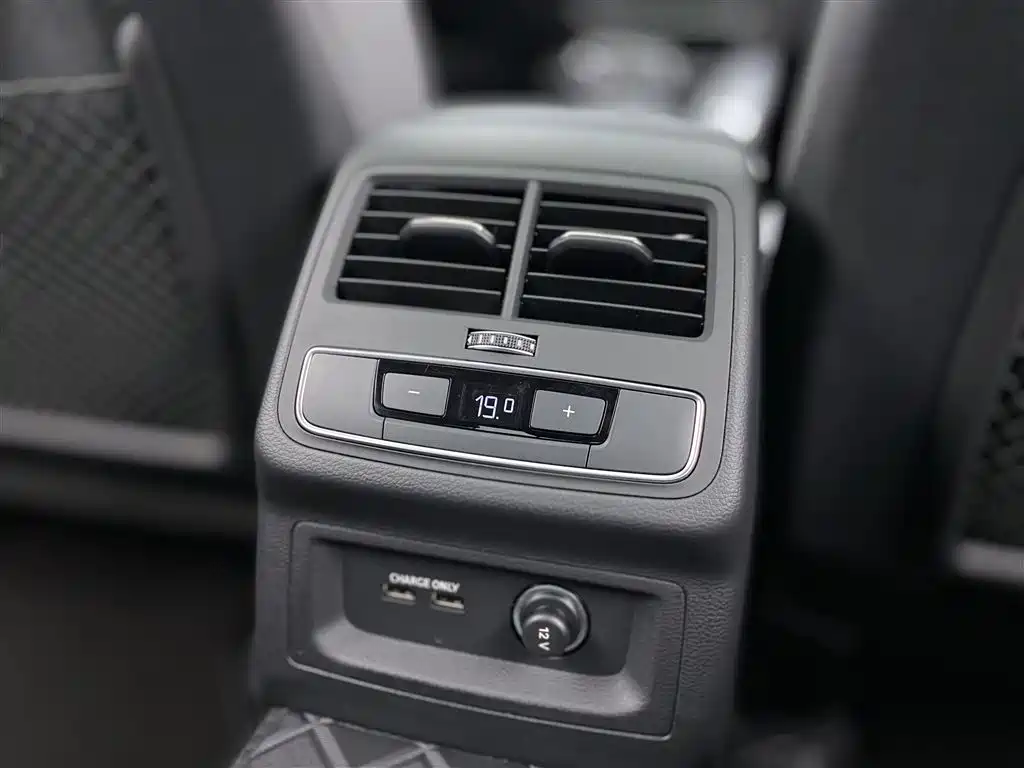 Audi Audi A5 Import 2024 Sportback 40 TFSI quattro Luxury Dynamic Model 2025 - thumbnail 24