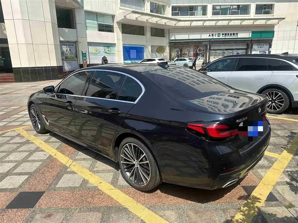 BMW BMW 5 Series 2023 Model Year Facelift 530Li Leading M Sport Package 2023 - thumbnail 2
