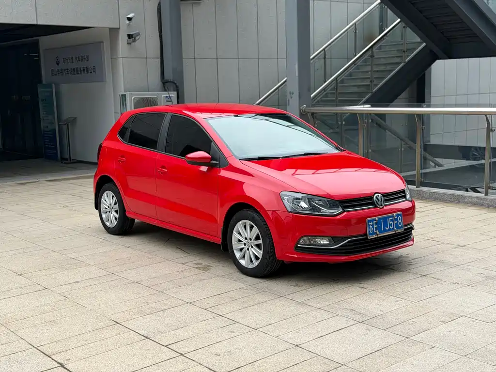 Volkswagen Volkswagen Polo 2014 1.6L Automatic Comfort Edition 2015 - thumbnail 3