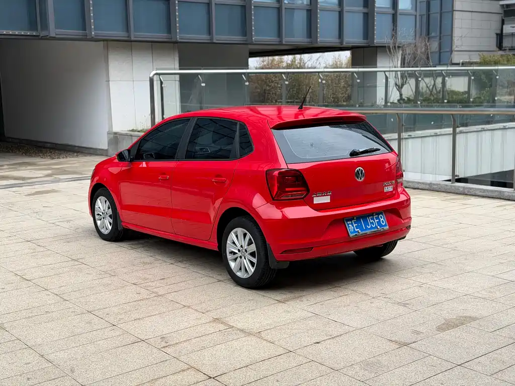 Volkswagen Volkswagen Polo 2014 1.6L Automatic Comfort Edition 2015 - thumbnail 4