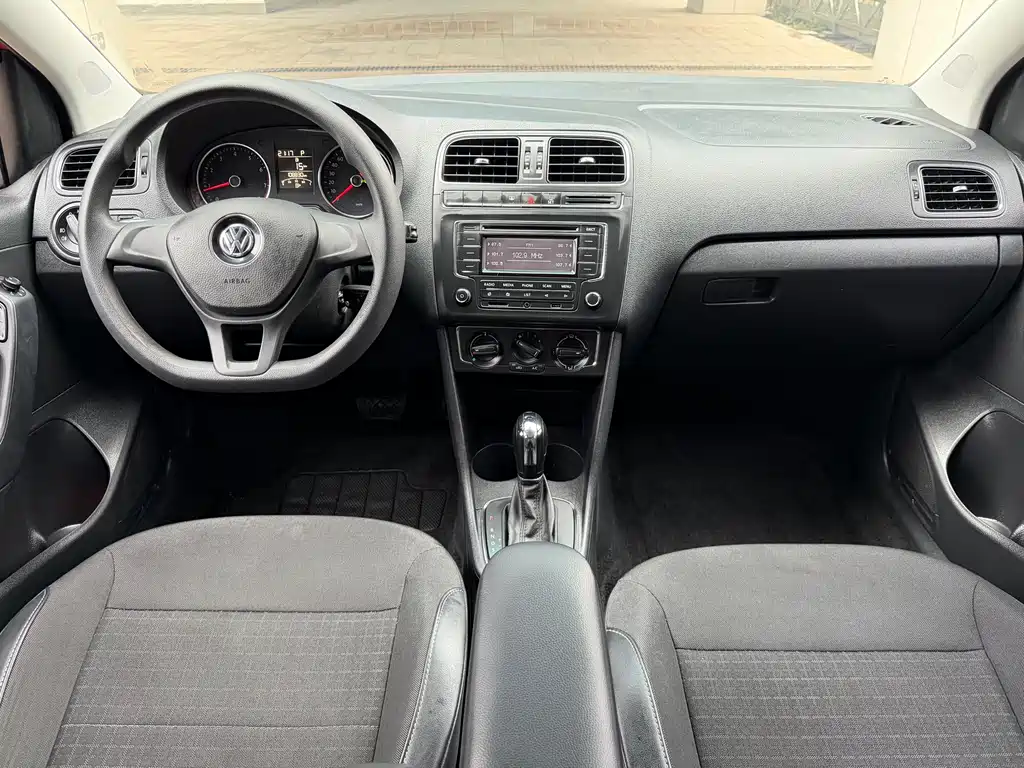 Volkswagen Volkswagen Polo 2014 1.6L Automatic Comfort Edition 2015 - thumbnail 9