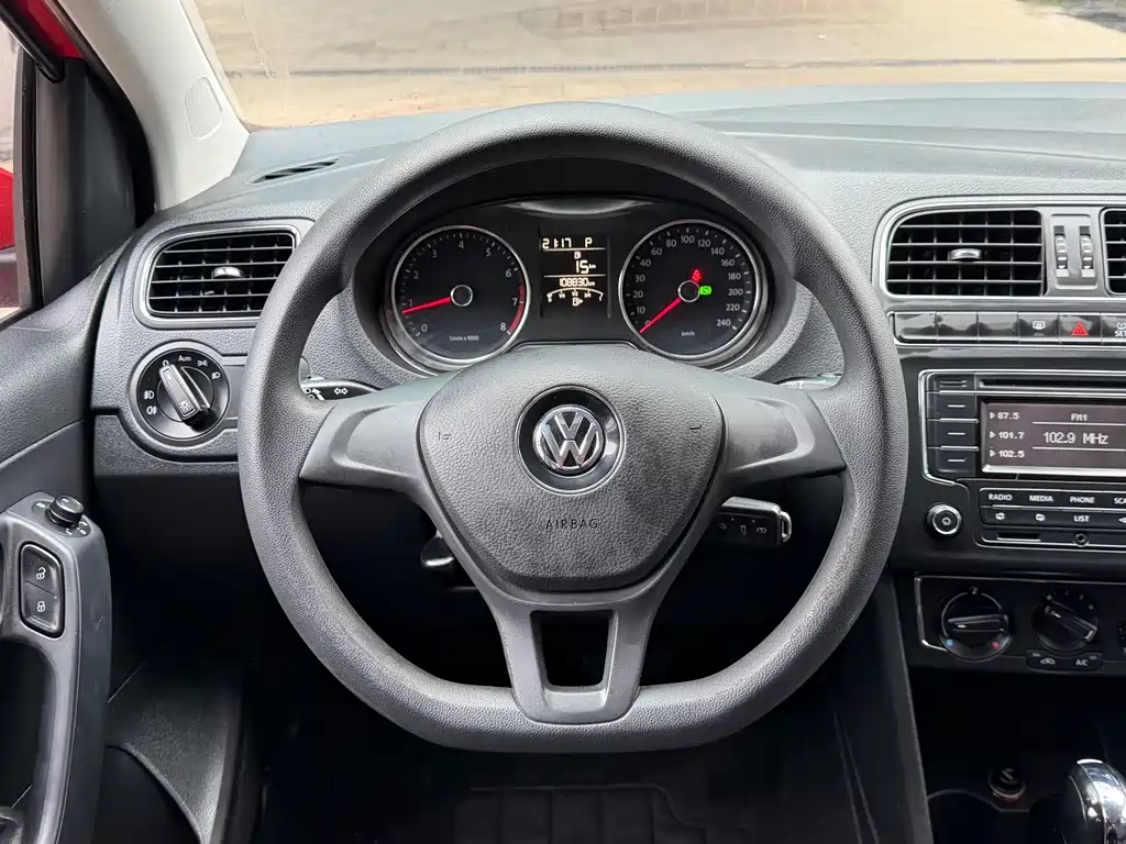 Volkswagen Volkswagen Polo 2014 1.6L Automatic Comfort Edition 2015 - thumbnail 10