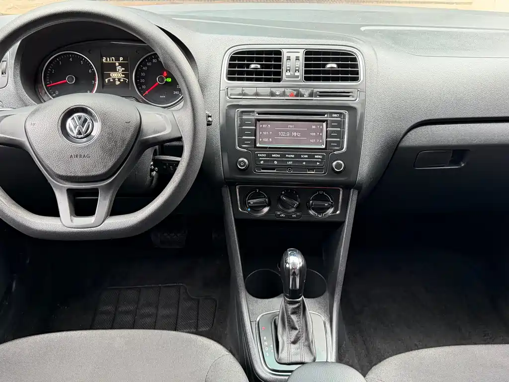 Volkswagen Volkswagen Polo 2014 1.6L Automatic Comfort Edition 2015 - thumbnail 11