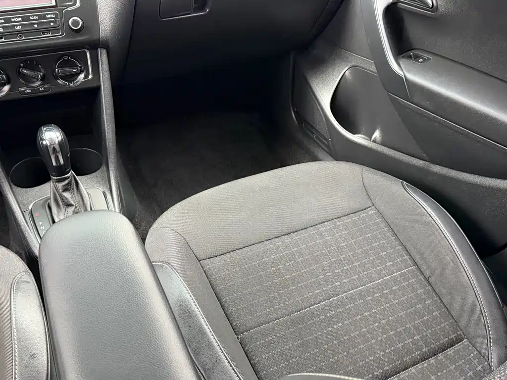 Volkswagen Volkswagen Polo 2014 1.6L Automatic Comfort Edition 2015 - thumbnail 12