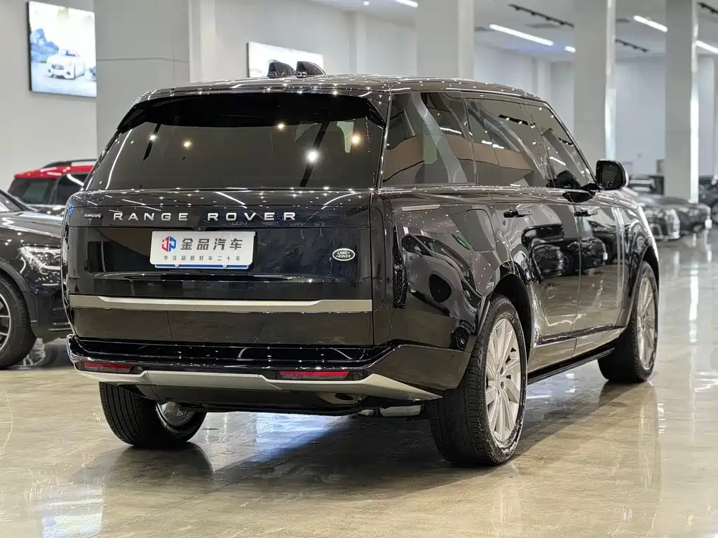 Land Rover Range Rover 2024 3.0 L6 400PS Vogue Long Wheelbase 7-seater 2024 - thumbnail 4