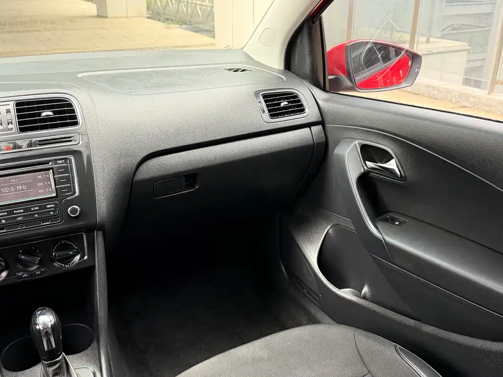 Volkswagen Volkswagen Polo 2014 1.6L Automatic Comfort Edition 2015 - thumbnail 13