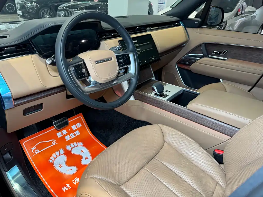 Land Rover Range Rover 2024 3.0 L6 400PS Vogue Long Wheelbase 7-seater 2024 - thumbnail 7