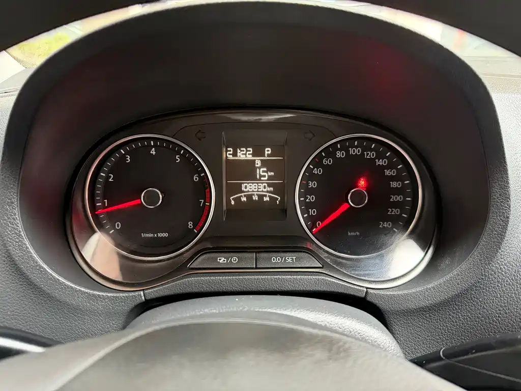 Volkswagen Volkswagen Polo 2014 1.6L Automatic Comfort Edition 2015 - thumbnail 15