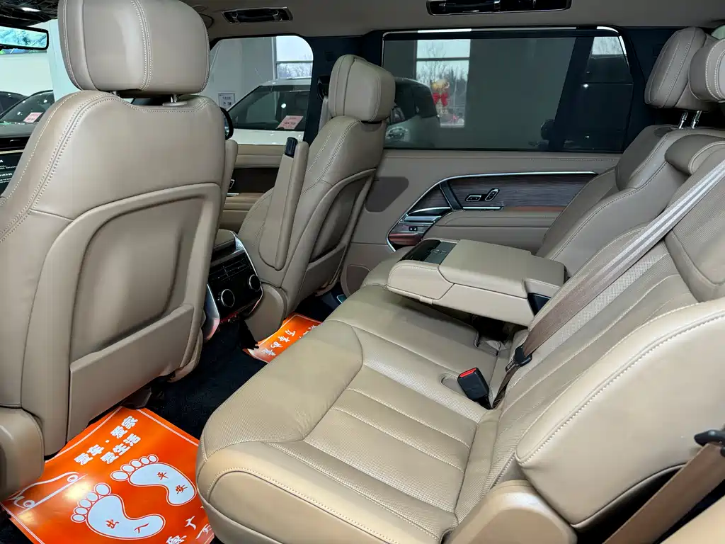 Land Rover Range Rover 2024 3.0 L6 400PS Vogue Long Wheelbase 7-seater 2024 - thumbnail 8