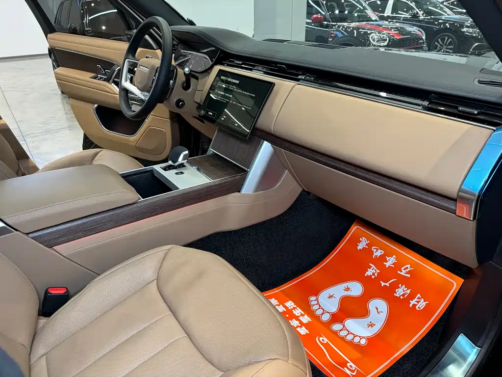 Land Rover Range Rover 2024 3.0 L6 400PS Vogue Long Wheelbase 7-seater 2024 - thumbnail 13