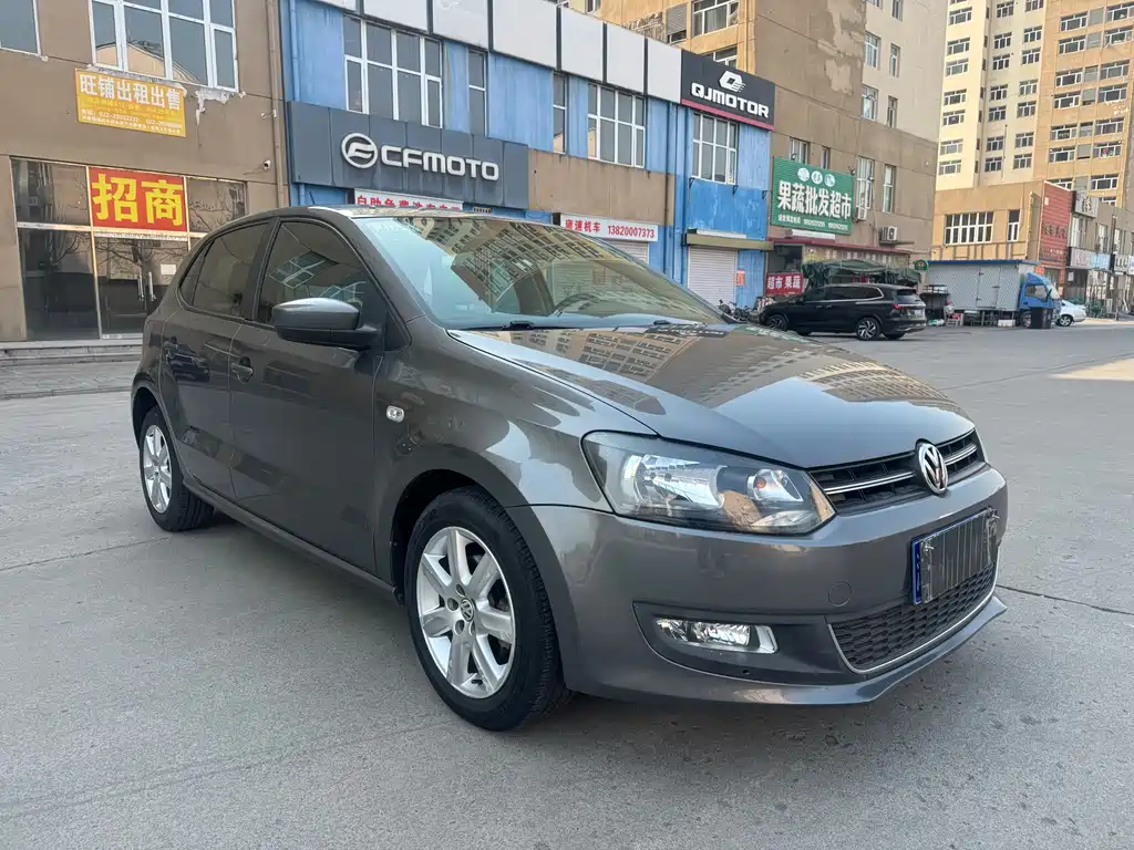 Volkswagen Volkswagen Polo 2011 1.6L Automatic Comfort Version 2011 - thumbnail 3