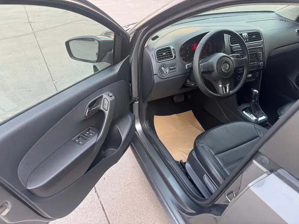 Volkswagen Volkswagen Polo 2011 1.6L Automatic Comfort Version 2011 - thumbnail 5