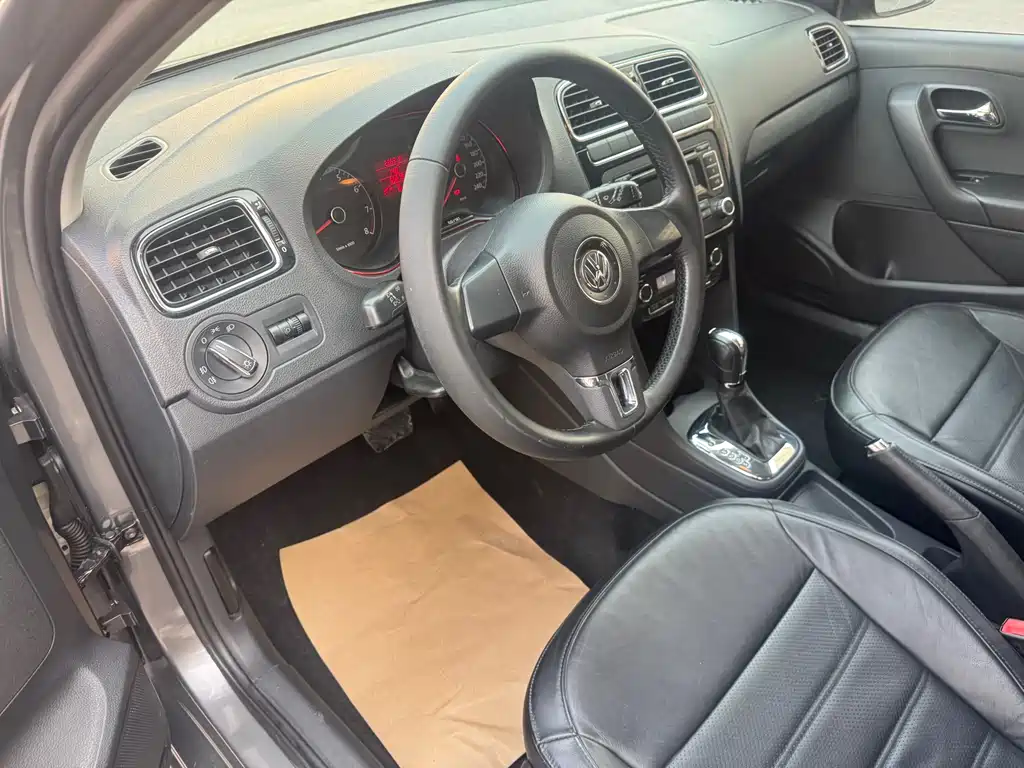 Volkswagen Volkswagen Polo 2011 1.6L Automatic Comfort Version 2011 - thumbnail 6