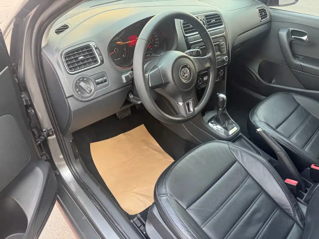 Volkswagen Volkswagen Polo 2011 1.6L Automatic Comfort Version 2011 - thumbnail 7