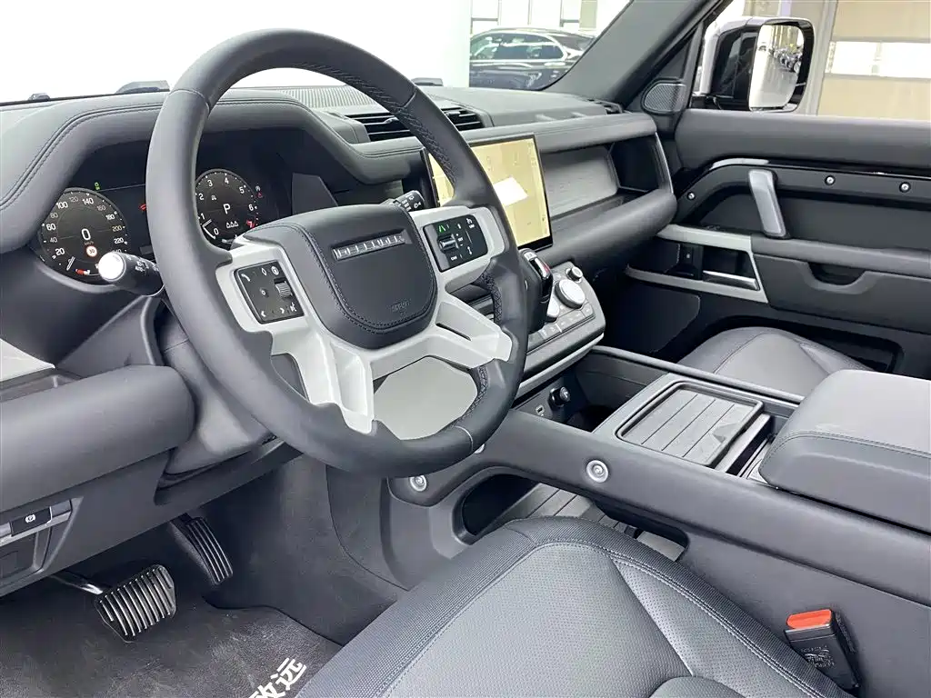 Land Rover Land Rover Defender 2024 110 3.0T P400 X-DYNAMIC HSE 2024 - thumbnail 5