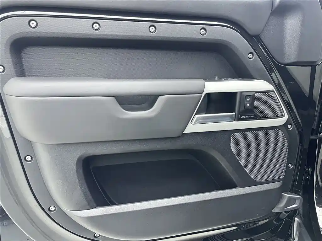 Land Rover Land Rover Defender 2024 110 3.0T P400 X-DYNAMIC HSE 2024 - thumbnail 8