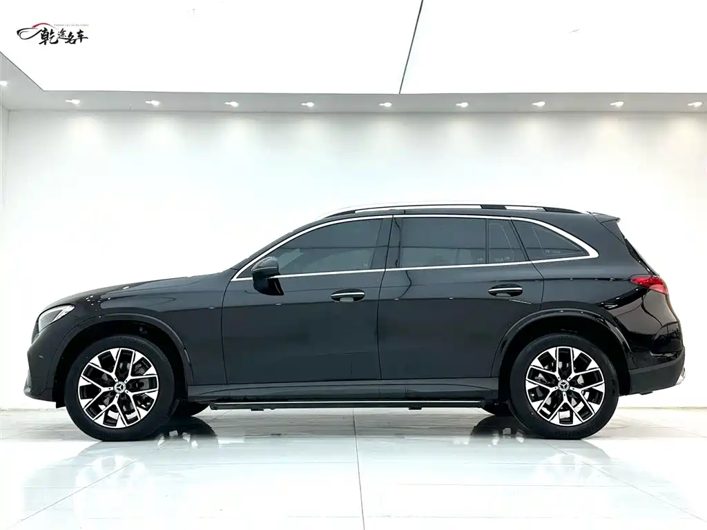Mercedes-Benz Mercedes-Benz GLC 2023 GLC 260 L 4MATIC Luxury 5-Seat 2024 - thumbnail 4