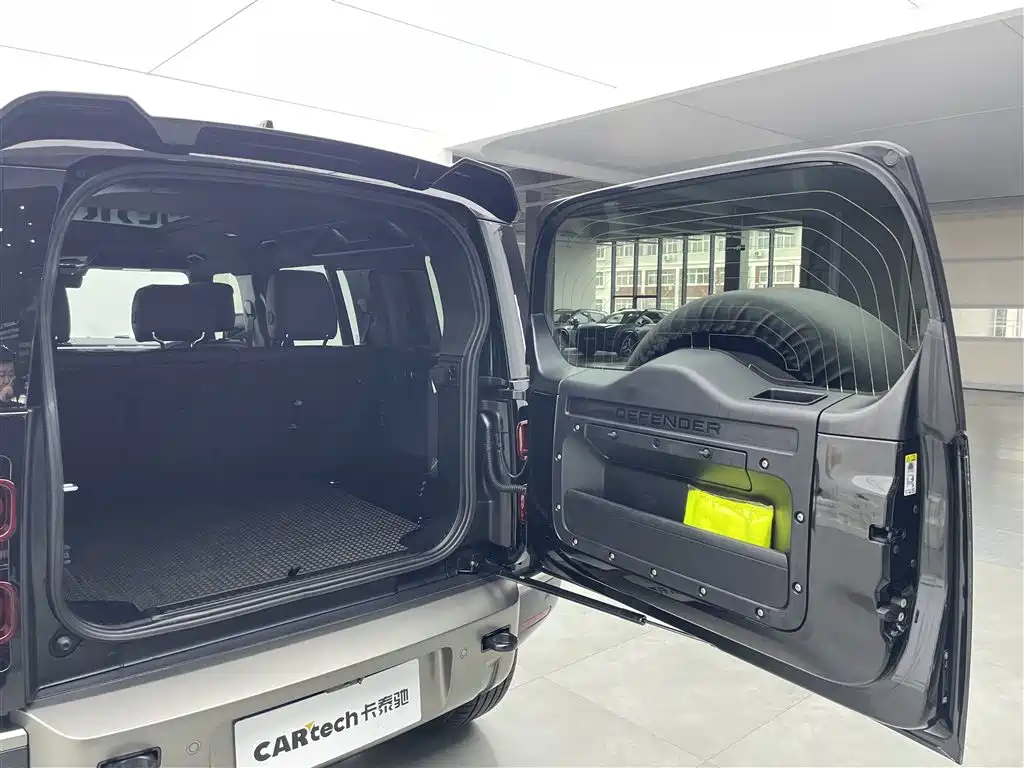 Land Rover Land Rover Defender 2024 110 3.0T P400 X-DYNAMIC HSE 2024 - thumbnail 23