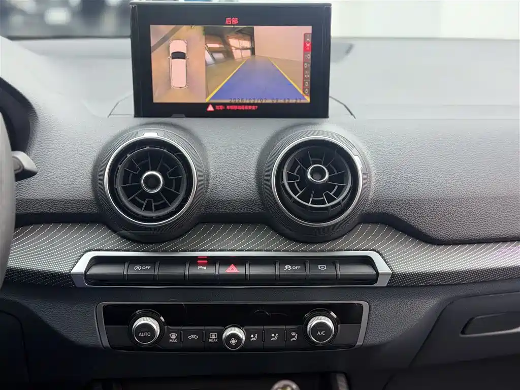 Audi Audi Q2L 2020 35 TFSI Fashion Elegant Model 2020 - thumbnail 18