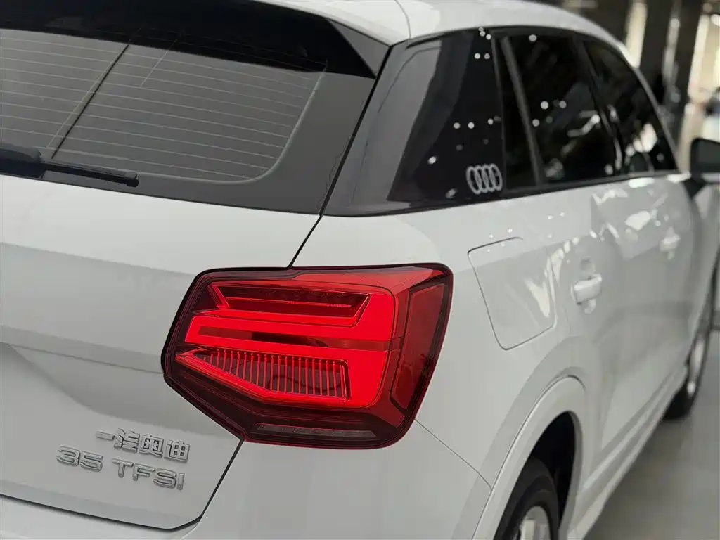 Audi Audi Q2L 2020 35 TFSI Fashion Elegant Model 2020 - thumbnail 30