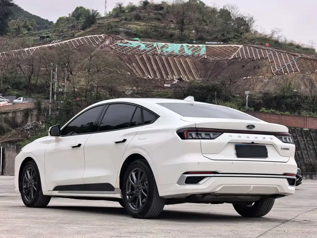 Ford Mondeo 2025 2.0T EcoBoost Luxury Edition 2024 - thumbnail 16