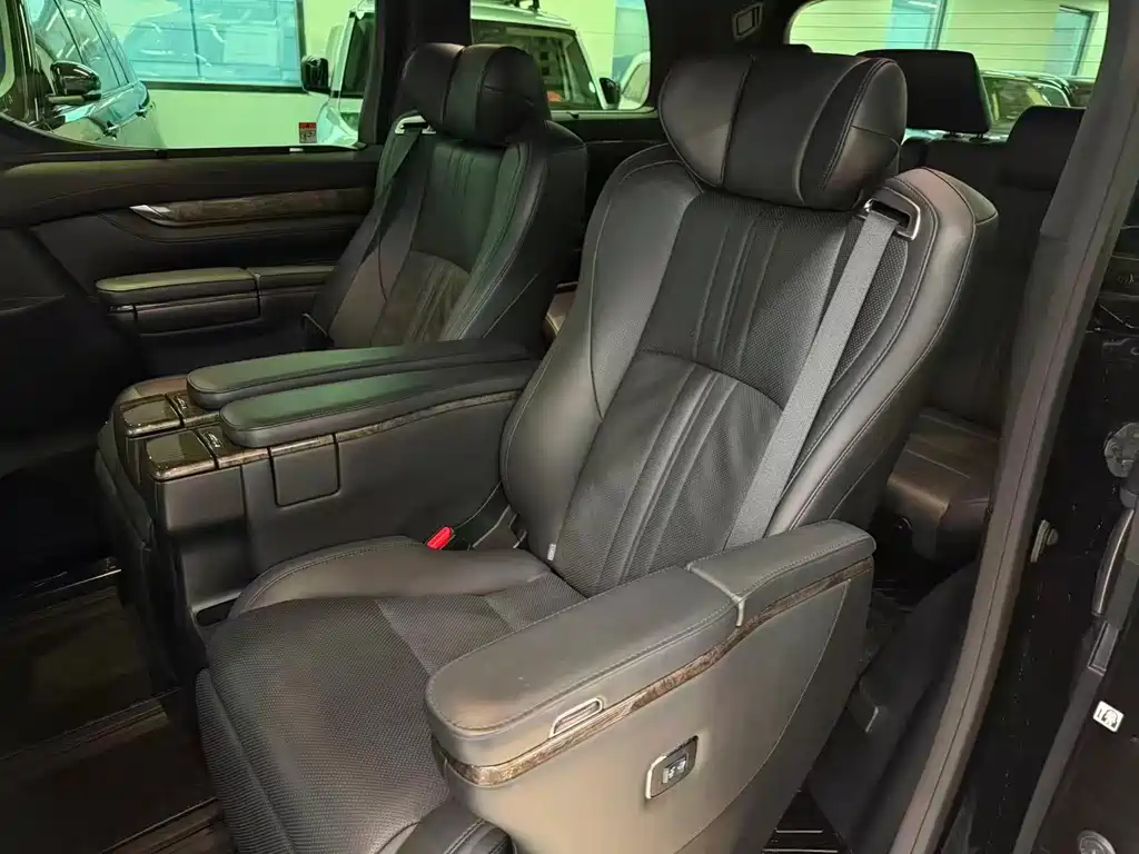 Toyota Alphard 2023 Crown Hybrid 2.5L HV Royal Edition 2023 - thumbnail 6
