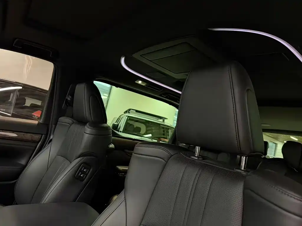 Toyota Alphard 2023 Crown Hybrid 2.5L HV Royal Edition 2023 - thumbnail 8