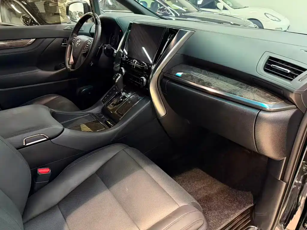 Toyota Alphard 2023 Crown Hybrid 2.5L HV Royal Edition 2023 - thumbnail 10