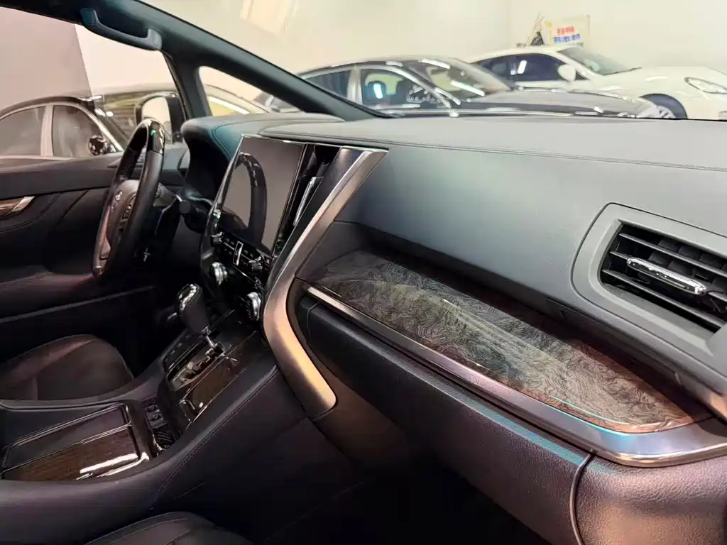 Toyota Alphard 2023 Crown Hybrid 2.5L HV Royal Edition 2023 - thumbnail 12