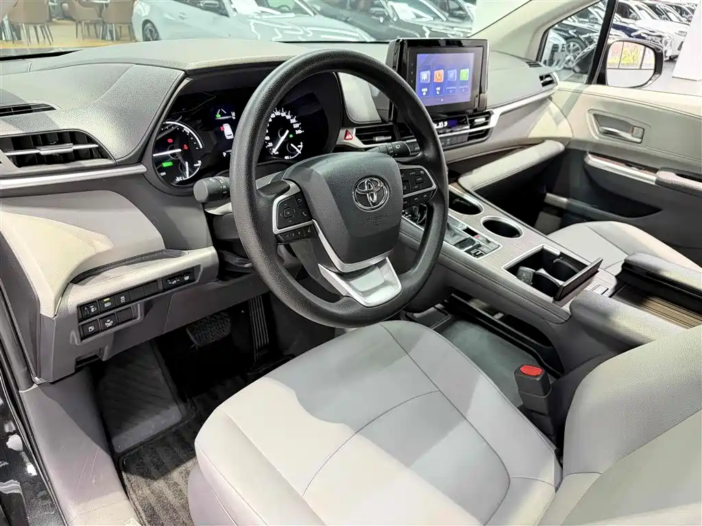 Toyota Toyota Granvia 2023 2.5L Hybrid Comfort Edition 2024 - thumbnail 6