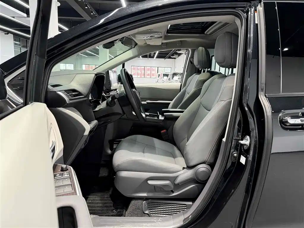 Toyota Toyota Granvia 2023 2.5L Hybrid Comfort Edition 2024 - thumbnail 10