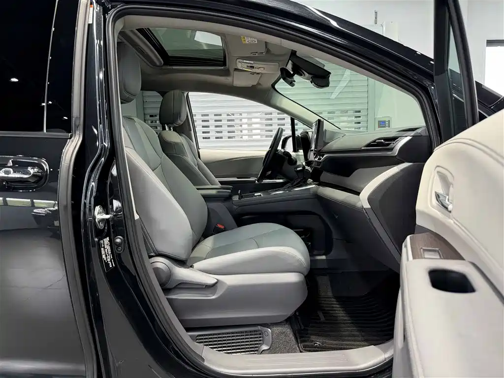 Toyota Toyota Granvia 2023 2.5L Hybrid Comfort Edition 2024 - thumbnail 11