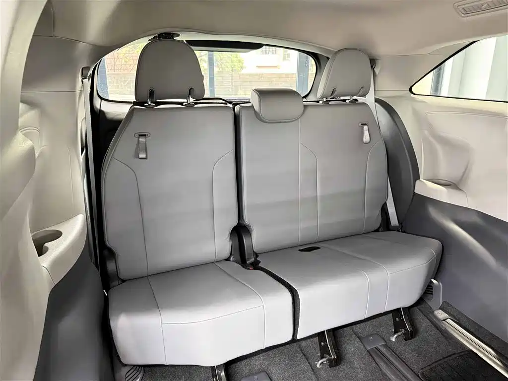 Toyota Toyota Granvia 2023 2.5L Hybrid Comfort Edition 2024 - thumbnail 13