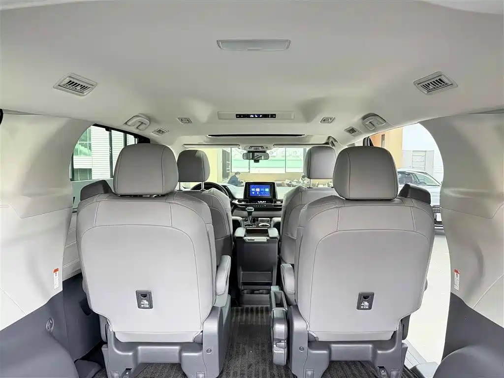 Toyota Toyota Granvia 2023 2.5L Hybrid Comfort Edition 2024 - thumbnail 14