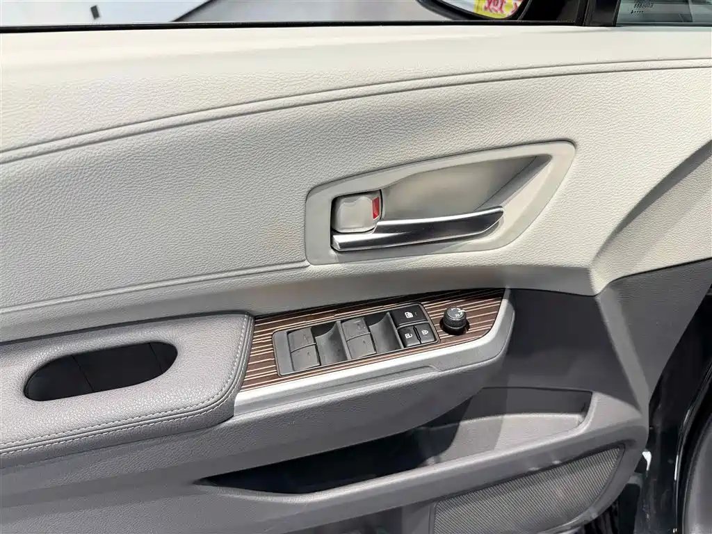 Toyota Toyota Granvia 2023 2.5L Hybrid Comfort Edition 2024 - thumbnail 16