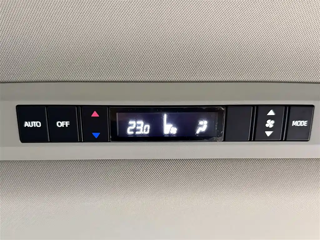 Toyota Toyota Granvia 2023 2.5L Hybrid Comfort Edition 2024 - thumbnail 17